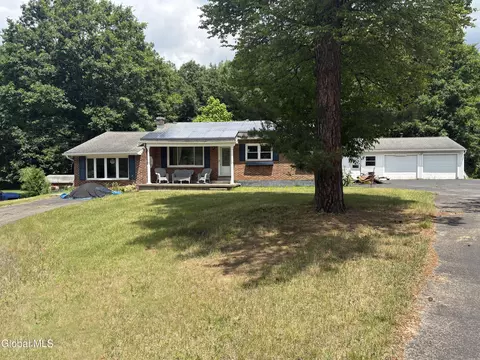 3131 Spawn Rd, Schenectady, NY 12303