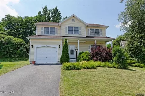 4 Cheshire Ct, Albany, NY 12209