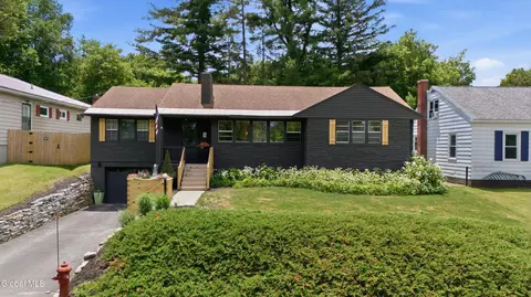 154 Montgomery St, Canajoharie, NY 13317