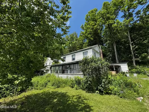 21 River Rd, Buskirk, NY 12028