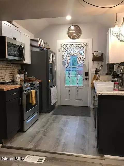Kitchen - 7352 Church Rd, Schenectady, NY 12306 photo 4 of 5