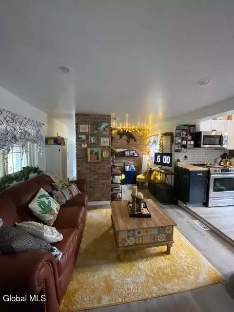 Living - 7352 Church Rd, Schenectady, NY 12306 photo 2 of 3