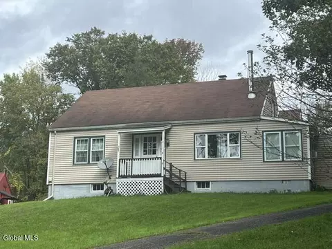 43 Frisbee St, East Chatham, NY 12060