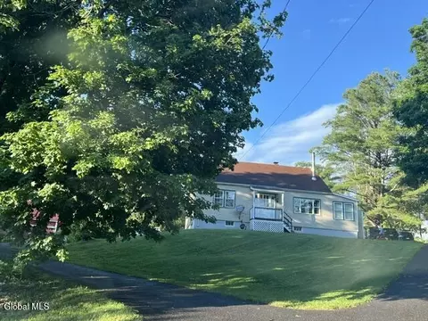 43 Frisbee St, East Chatham, NY 12060