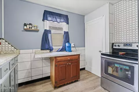 Entry Way - 1892 Broad St, Schenectady, NY 12306 photo 1 of 3
