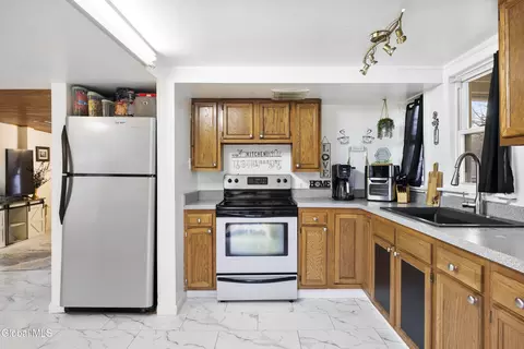 79 Starr Ave, Schenectady, NY 12304 photo 3