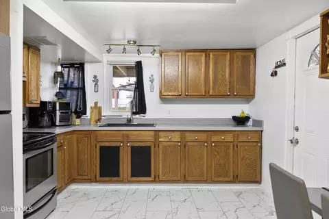79 Starr Ave, Schenectady, NY 12304 photo 4