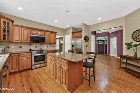 Kitchen - 35 Ginger Ter, Clifton Park, NY 12065 photo 3 of 4