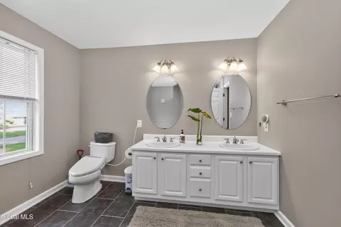 Bath - 35 Ginger Ter, Clifton Park, NY 12065 photo 1 of 5