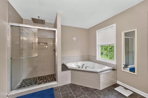 Bath - 35 Ginger Ter, Clifton Park, NY 12065 photo 2 of 5