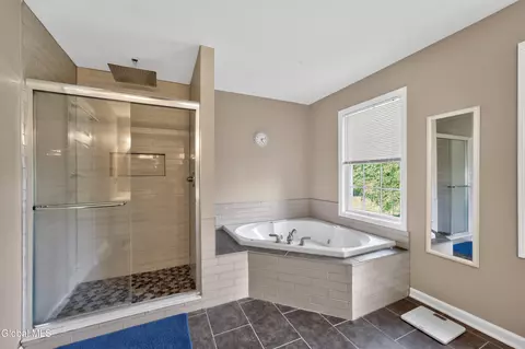 Bath - 35 Ginger Ter, Clifton Park, NY 12065 photo 3 of 5