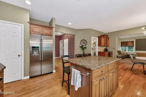Kitchen - 35 Ginger Ter, Clifton Park, NY 12065 photo 2 of 4