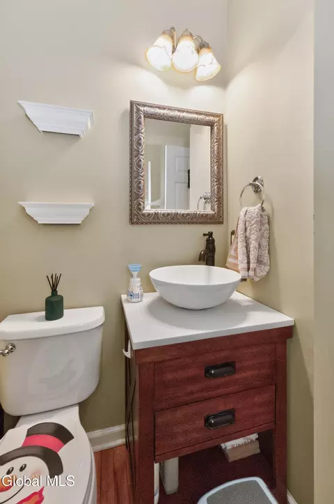 Bath - 35 Ginger Ter, Clifton Park, NY 12065 photo 4 of 5