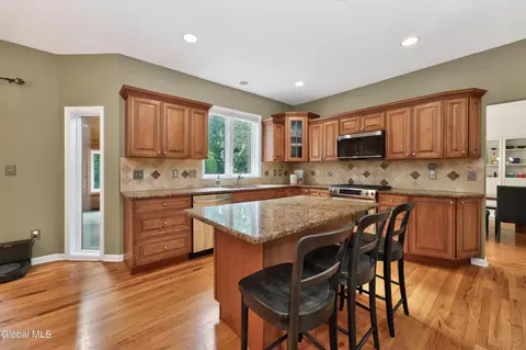 Kitchen - 35 Ginger Ter, Clifton Park, NY 12065 photo 4 of 4