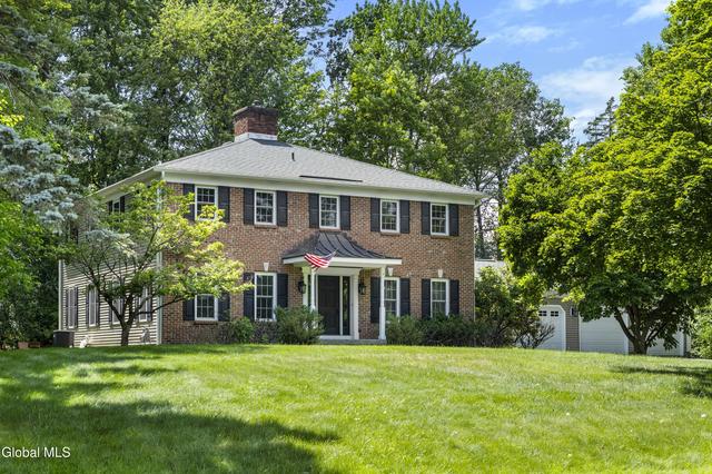 17 Schuyler Hills Rd, Loudonville, NY 12211