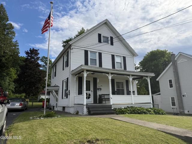 16 Treadway St, Ticonderoga, NY 12883