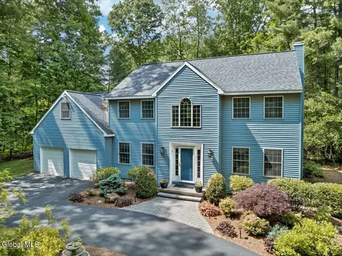 33 Longkill Rd, Ballston Lake, NY 12019