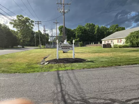 1710 Cambridge Manor Dr, Schenectady, NY 12302