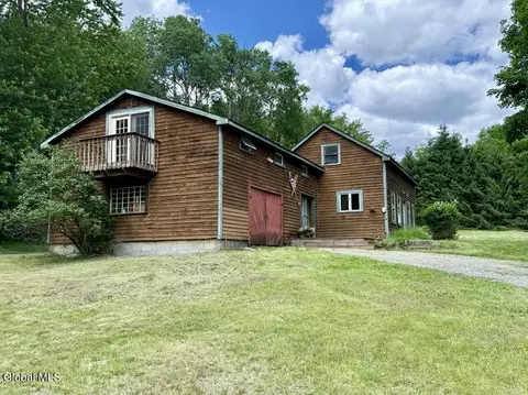1037 Valentine Pond Rd, Adirondack, NY 12808
