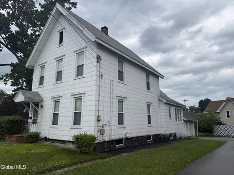 94 West St, Gloversville, NY 12078