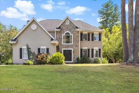 7 Seneca Ct, Slingerlands, NY 12159