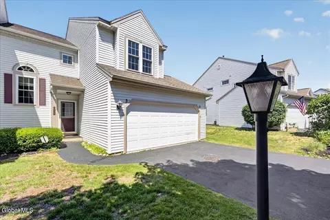 3 Highpointe Dr, Troy, NY 12182