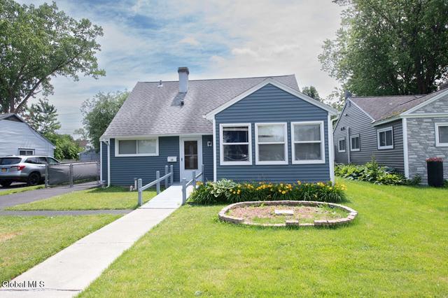 12 Jase Ct, Albany, NY 12208