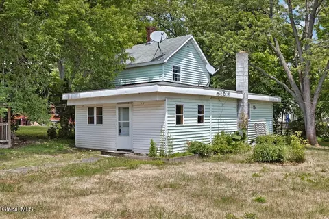7 Clearwater St, Ravena, NY 12143
