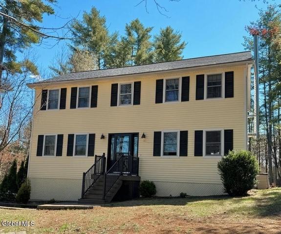 9 Amethyst Dr, Queensbury, NY 12804
