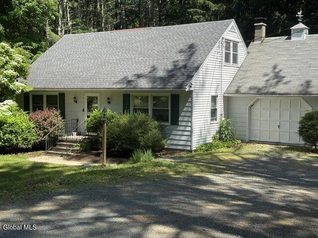 294 Thais Rd, Averill Park, NY 12018