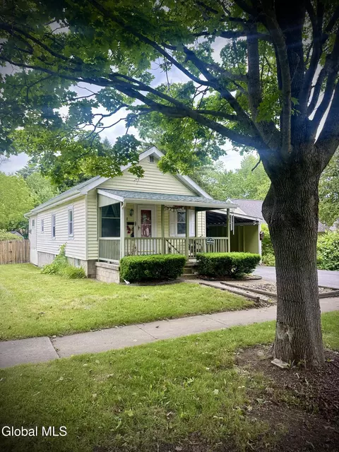 27 Everts Ave, Glens Falls, NY 12801