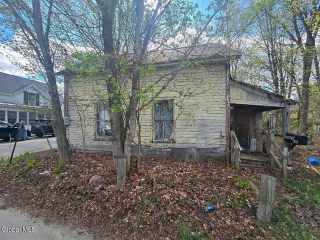 1 South Ave, Warrensburg, NY 12885