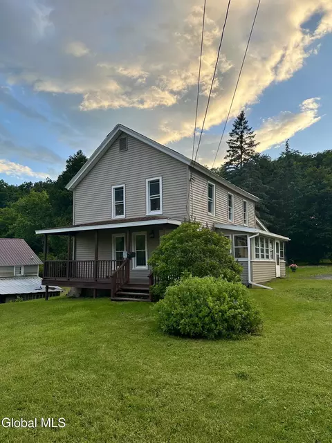 31 Blinn St, Whitehall, NY 12887