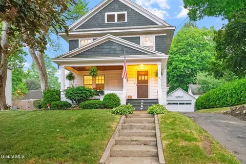 137 East Ave, Saratoga Springs, NY 12866