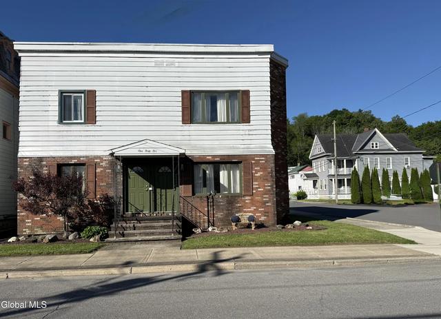 145 Florida Ave, Amsterdam, NY 12010