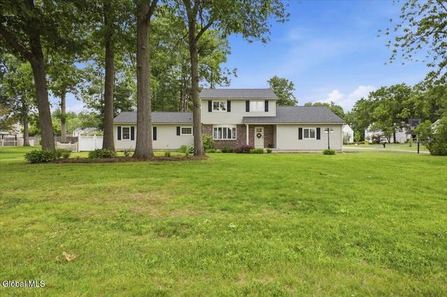 15 Jerome Ln, South Glens Falls, NY 12803