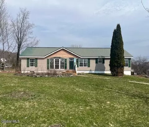 9 Meacham St, Port Henry, NY 12974