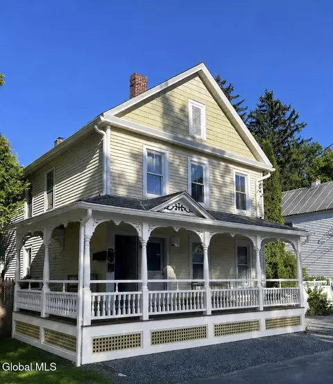 98 Walworth St, Saratoga Springs, NY 12866
