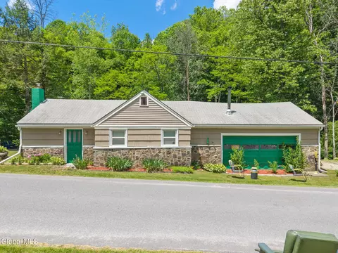 230 Pleasant Valley Rd, Fultonham, NY 12071