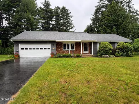 14 Crownwood Ln, Queensbury, NY 12804