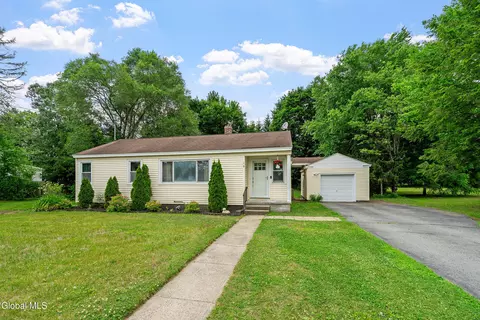 9 Bluebird Rd, South Glens Falls, NY 12803