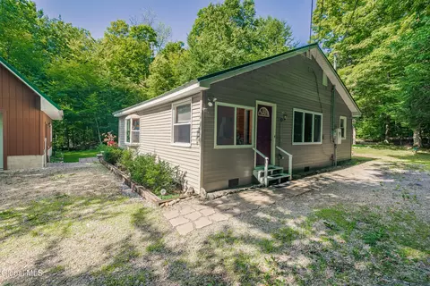 303 N Shore Rd Peck Rd, Gloversville, NY 12078