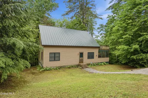 41 Three Oaks Dr, Bolton, NY 12824