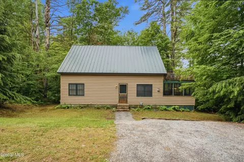 41 Three Oaks Dr, Bolton, NY 12824