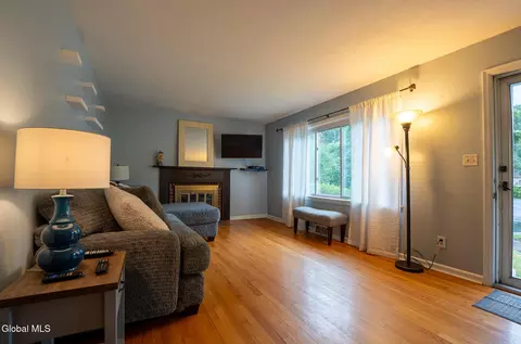 Living - 1 Hawley Ct, Delmar, NY 12054 photo 2 of 4