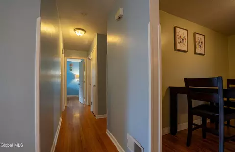 Entry Way - 1 Hawley Ct, Delmar, NY 12054 photo 4 of 5