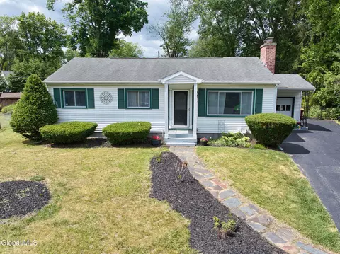 1 Hawley Ct, Delmar, NY 12054