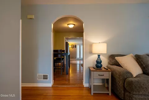 Entry Way - 1 Hawley Ct, Delmar, NY 12054 photo 2 of 5