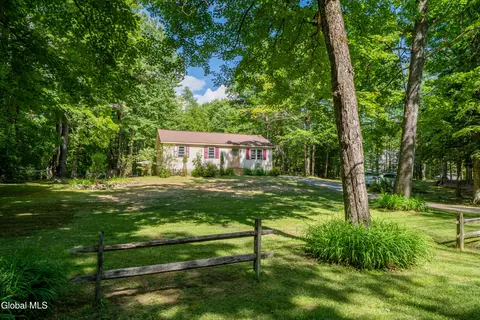 6010 Greens Corner Rd, Galway, NY 12074