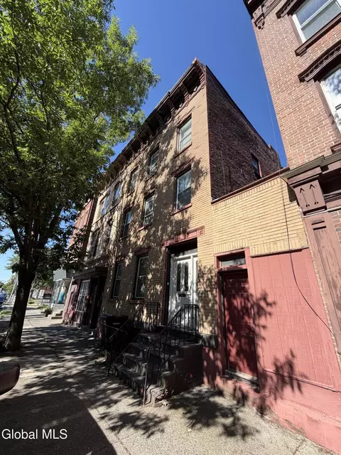 179 4th St, Troy, NY 12180
